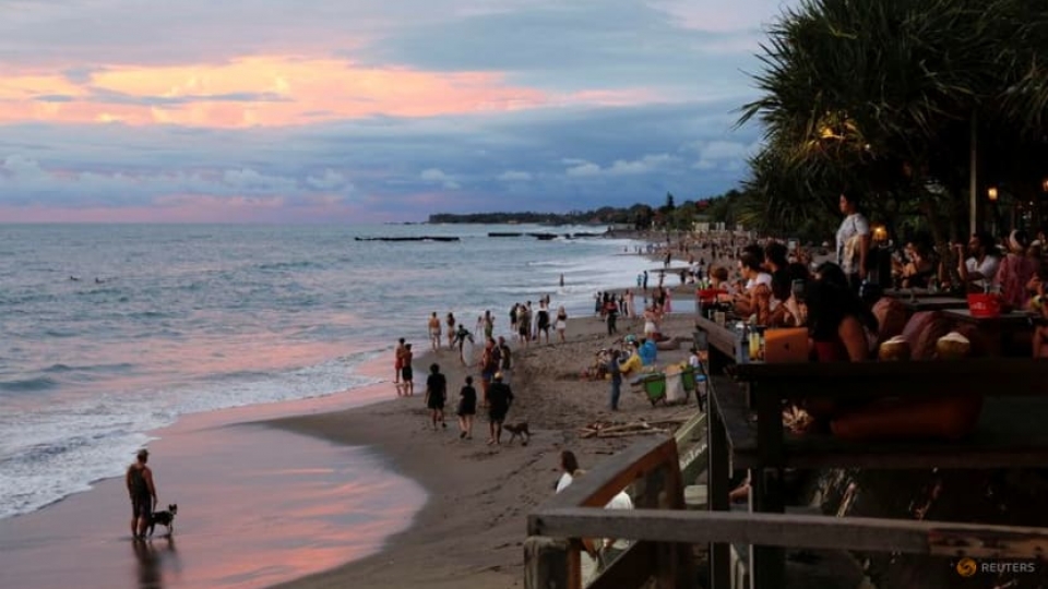 2022-06-02t050049z_1_lynxmpei51046_rtroptp_3_indonesia-economy-tourism.jpg