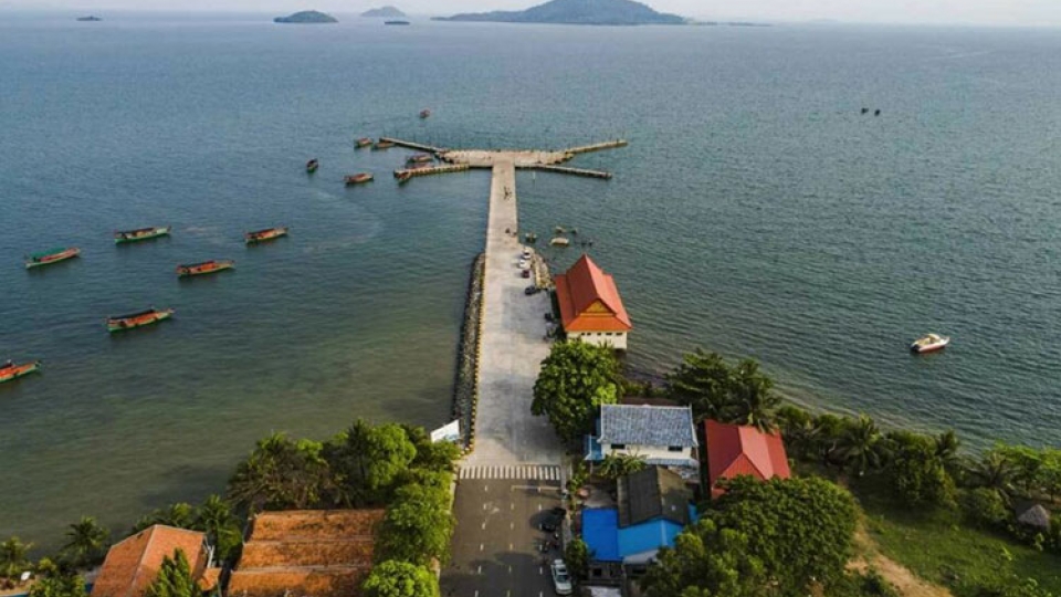 koh_tonsay_port_kep_cambodia.jpg