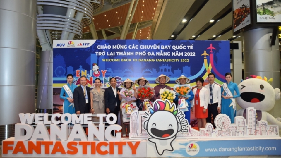 lanh_dao_so_du_lich_thanh_pho_da_nang_den_san_bay_quoc_te_da_nang_chao_don_nhung_vi_khach_han_quoc.jpg
