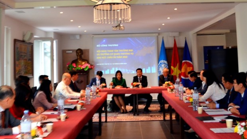 vna_potal_hoi_nghi_cac_tham_tan_thuong_mai_truong_co_quan_thuong_vu_khu_vuc_chau_au_tai_geneva_6172395.jpg