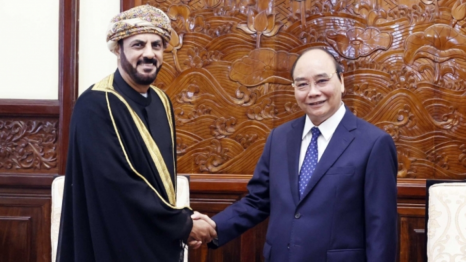 State President hosts outgoing ambassadors of Oman, Czech Republic.jpg