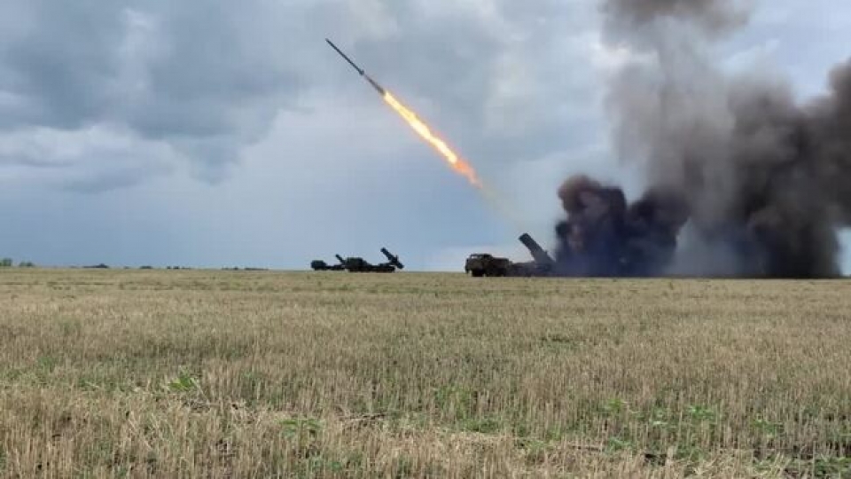 Ukraine phao kich Kharkiv.jpg
