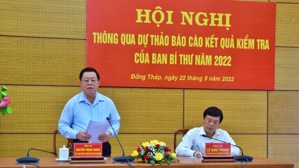ong_nguyen_trong_nghia_bi_thu_trung_uong_dang_truong_ban_tuyen_giao_trung_uong_truong_doan_kiem_tra_phat_bieu_tai_hoi_nghi.jpg