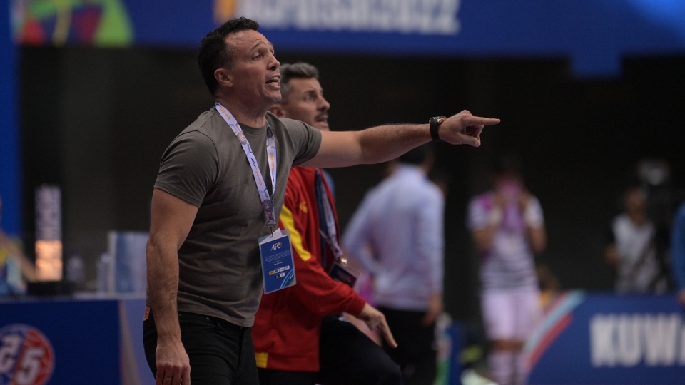 hlv futsal viet nam.jpg