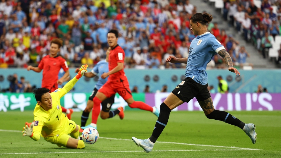 2022-11-24t133018z_1780202236_up1eibo11iglu_rtrmadp_3_soccer-worldcup-ury-kor-report.jpg