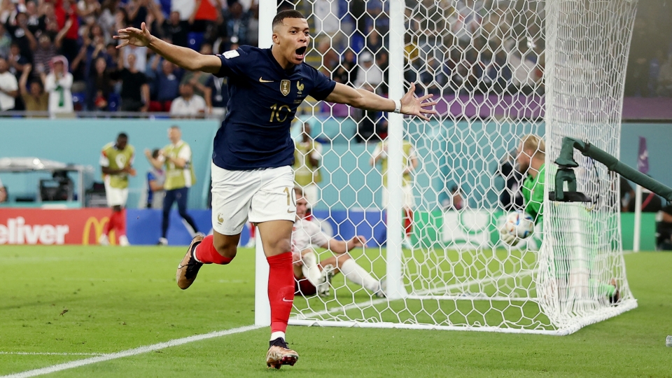 2022-11-26T174914Z_1980193493_UP1EIBQ1DI0BQ_RTRMADP_3_SOCCER-WORLDCUP-FRA-DNK-REPORT.JPG