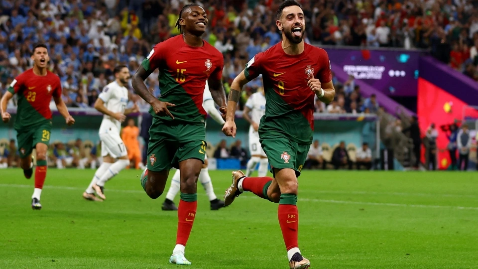 2022-11-28T205626Z_1756941429_UP1EIBS1M60RZ_RTRMADP_3_SOCCER-WORLDCUP-POR-URY-REPORT.JPG