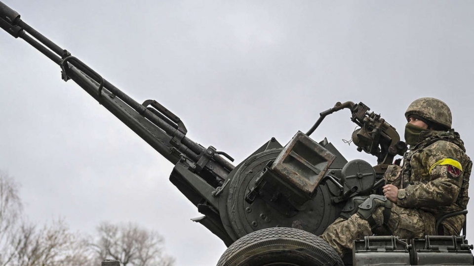 phao cao xa Ukraine, linh Ukraine -afp.jpg