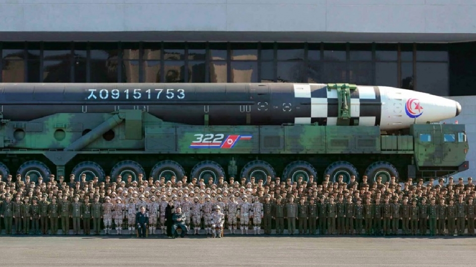 ten lua dan dao lien luc dia Trieu Tien, ten lua Trieu Tien va lanh dao -kcna.jpg