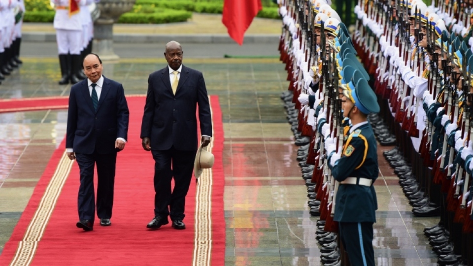 State President hosts welcoming ceremony for Ugandan leader