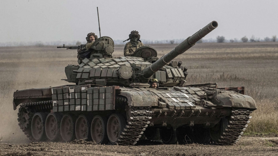 xe tang Ukraine, tien toi mat tran Kherson -anadolu.jpg
