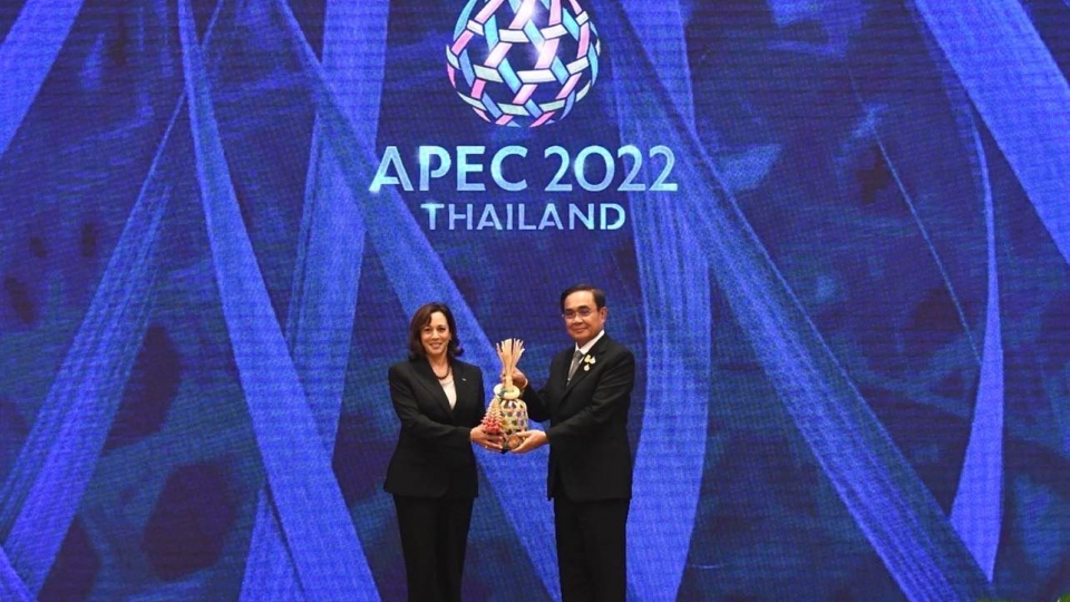 Thu tuong Thai Lan va Pho Tong thong My trong le chuyen giao vai tro chu nha APEC.jpg