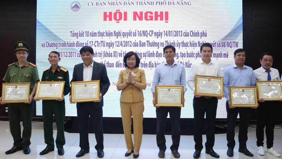 khen_thuong_cac_don_vi_ca_nhan_co_thanh_tich_cao_thuc_hien_nghi_quyet_08.jpg