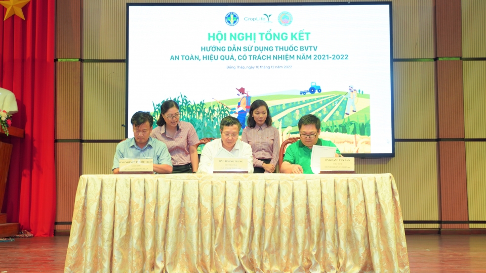ky_ket_trien_khai_chuong_trinh_su_dung_thuoc_bao_ve_thuc_vat_an_toan_va_hieu_qua_giua_cac_ben_nam_2023.jpg
