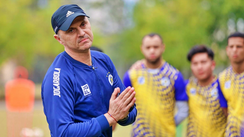 HLV Bozidar Bandovic của Hà Nội FC được học trò khen ngợi.jpg