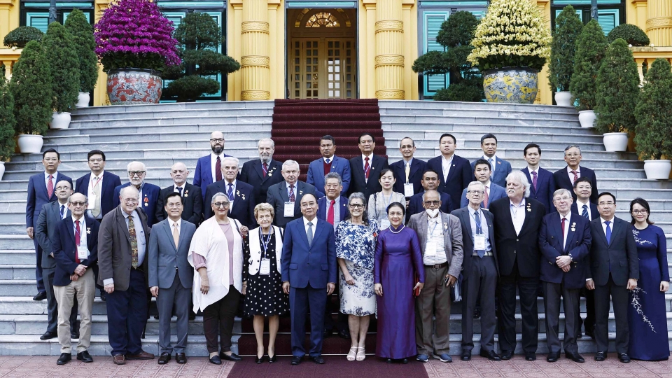 chu_tich_nuoc_nguyen_xuan_phuc_chup_anh_cung_cac_dai_bieu.jpg