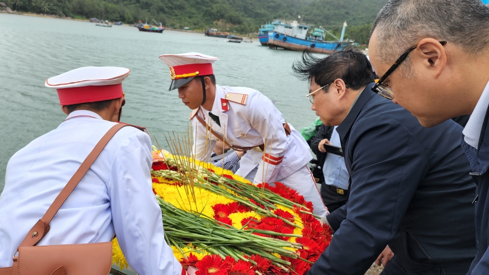 thu_tuong_tha_hoa_tuong_niem_tau_khong_so_3.jpg