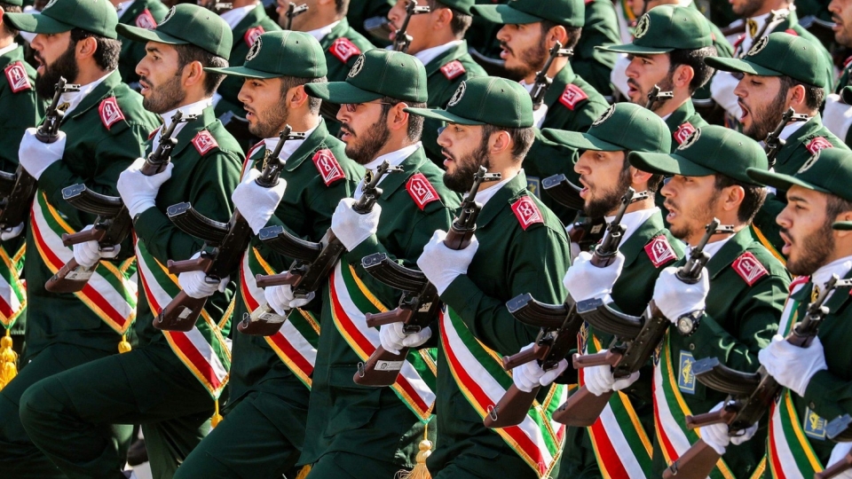 ve binh cach mang Iran, ve binh Iran -bbc.jpg
