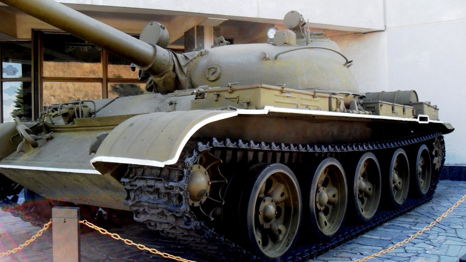 Ukraine phải rời chiến trường thay vì tấn công Nga vì xe tăng quá cũ.jpg