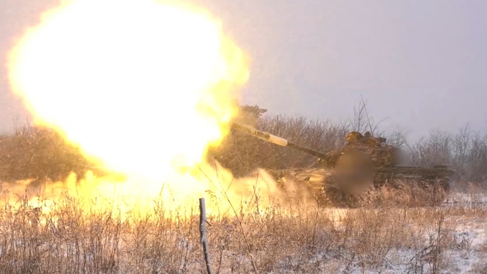 xe tang Nga T-72, Nga na phao, xung dot Ukraine -bo quoc fong Nga.jpg