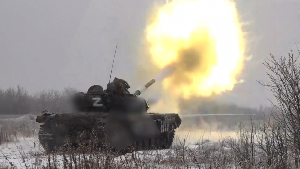 xe tang Nga T-72, Nga na phao, xung dot Ukraine, b -bo quoc fong Nga.jpg