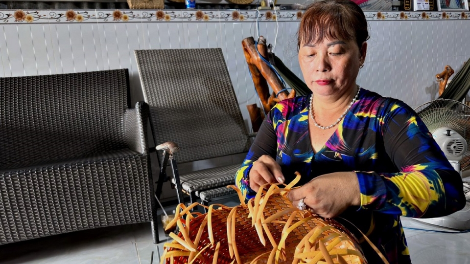 1_ba_nguyen_thi_phuong_duoc_truong_day_nghe_danh_gia_co_tay_nghe_cao.jpg