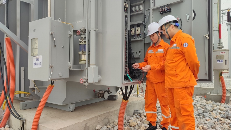 kiem_tra_he_thong_mach_nhi_thu_truoc_khi_dong_dien_tram_110kv_thai_hung_thai_binh.jpg