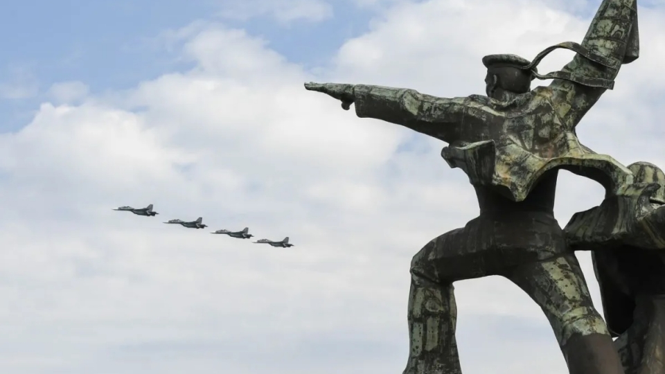 may bay Nga tiem kich Sukhoi bay qua tuong o Crimea 5-2020 -afp.jpg