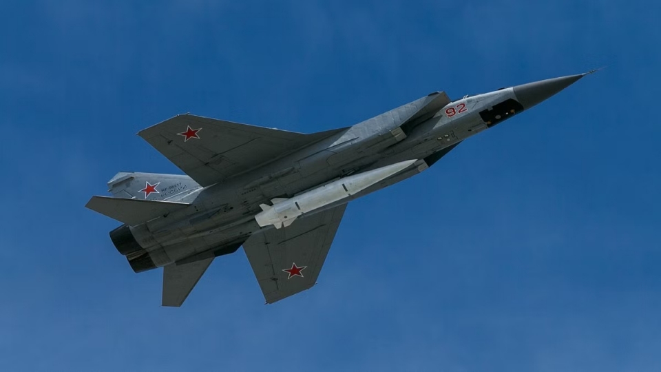 mig-31k_mang_ten_lua_kinzhal.jpg