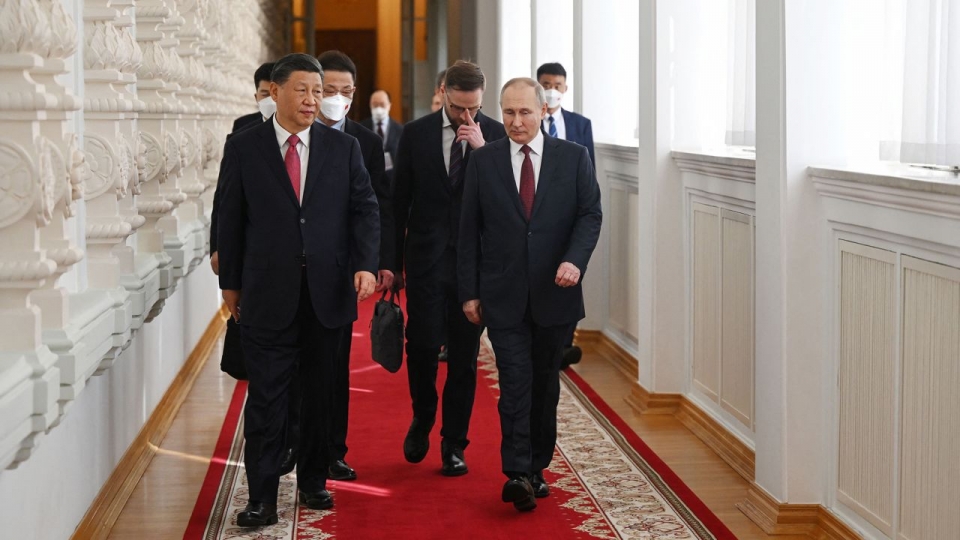 putin tap can binh.jpg