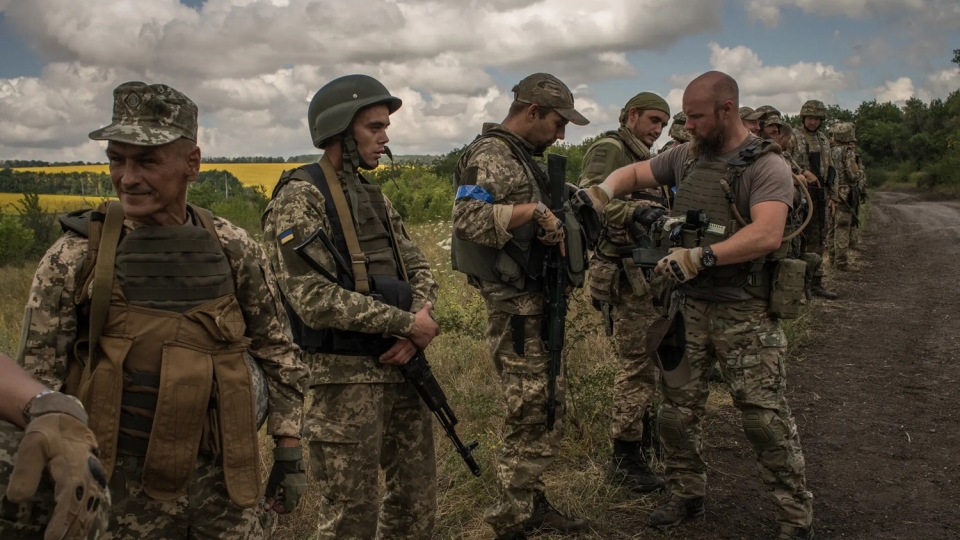tinh nguyen vien My (fai) huan luyen linh Ukraine -new york times.jpg