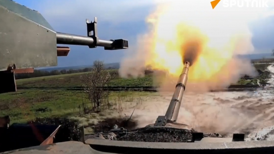 xe tang T-90M, xe tang Nga na phao, ban sung may o Donbass -sputnik.jpg