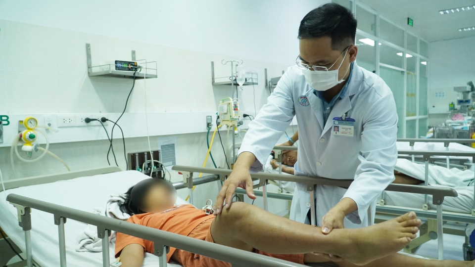 Tham kham cho benh nhan ngo doc.jpg