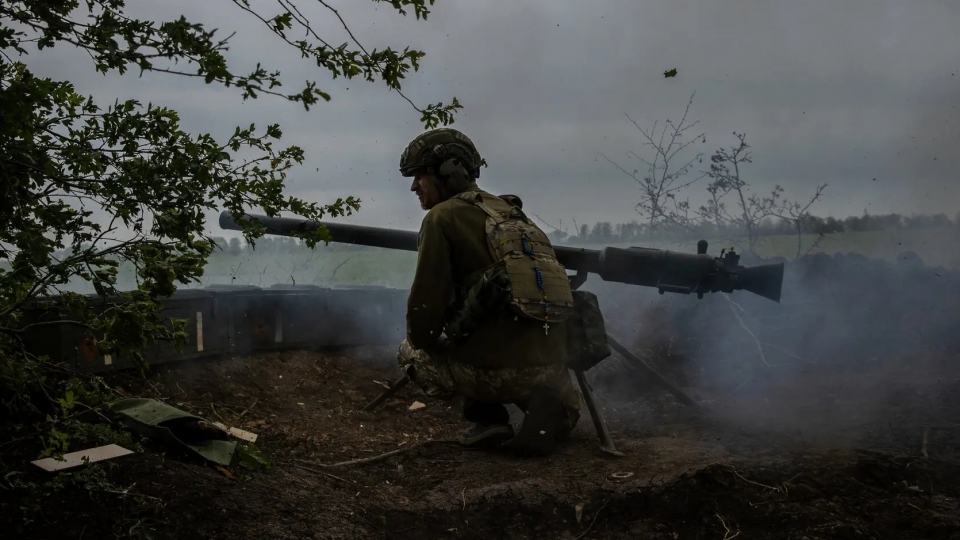 linh Ukraine ban sung gan Bakhmut -nytimes.jpg