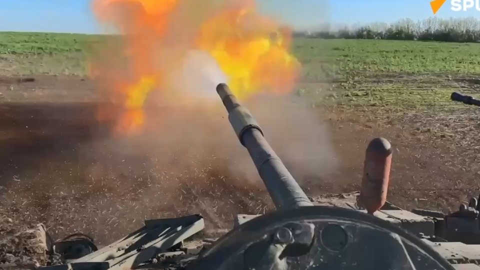 xe tang Nga na phao, nong phao Nga xe tang T-80 phut lua -sputnik.jpg