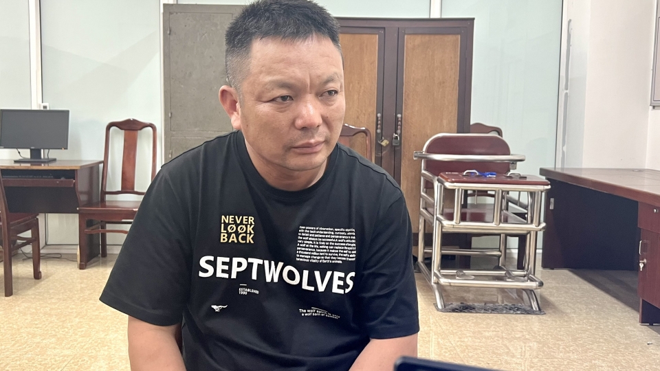 Huang Lin Zhong at the police station.jpg