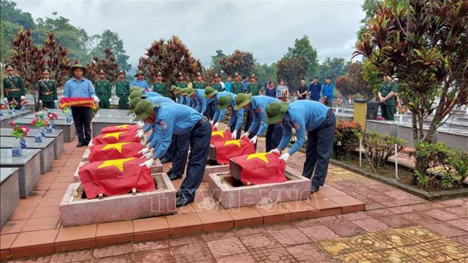 Kon Tum re-inters martyr remains repatriated from Cambodia, Laos.jpg