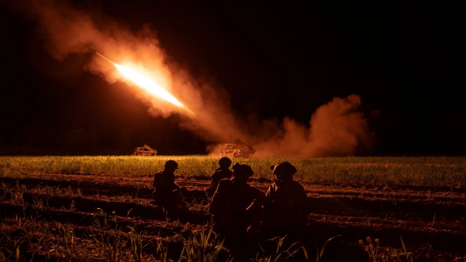 hoa luc Ukraine rocket Ukraine ban ve Bakhmut 5-2023 -nytimes.jpg