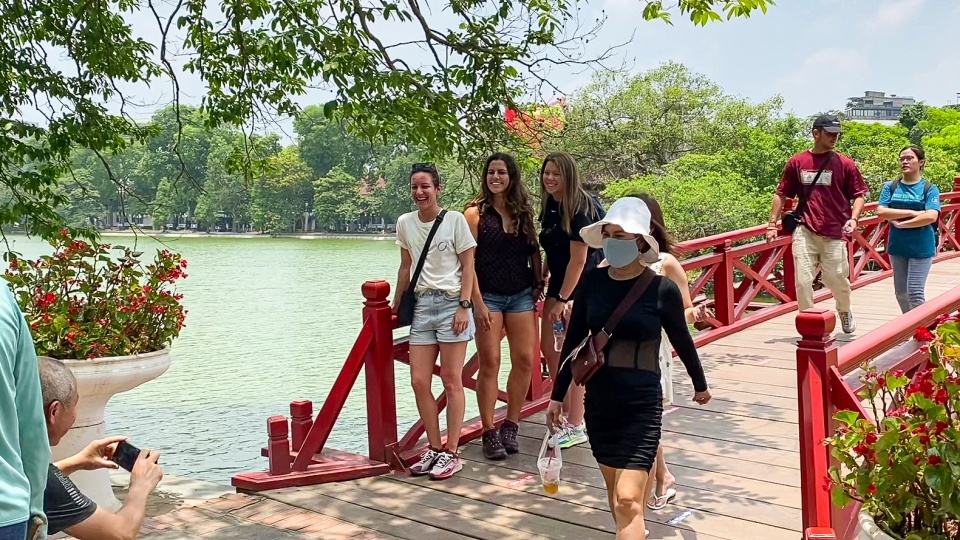 khach-quoc-te-ha-noi.png