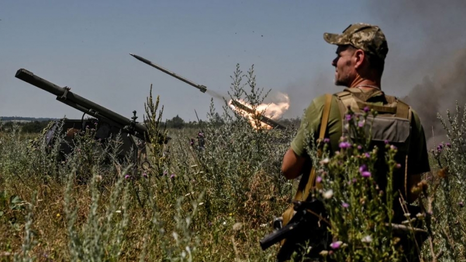 Binh linh Ukraine khai hoa he thong ten lua phong loat Partyzan. Anh Reuters.JPG