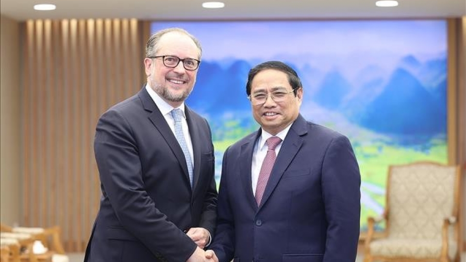 Quan he Viet- Ao.jpg