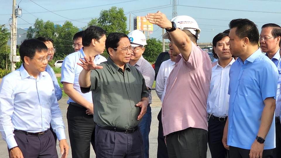 Thu tuong Pham Minh Chinh kiem tra duong Vanh dai 3 TPHCM qua Long an.jpg