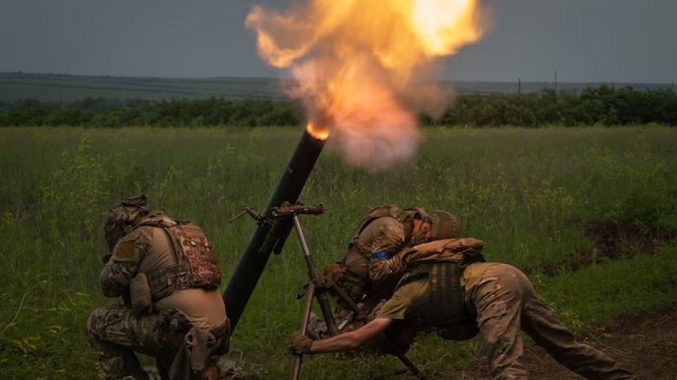 Ukraine khai hoa ve phia Nga tai Zaporizhzhia. Anh AP.JPG