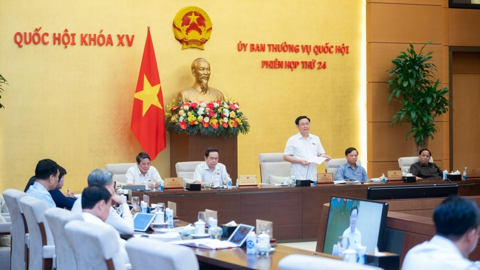 Uy ban thương vu Quoc hoi thao luat săp xep don vi hanh chinh cap huyen xa.jpg
