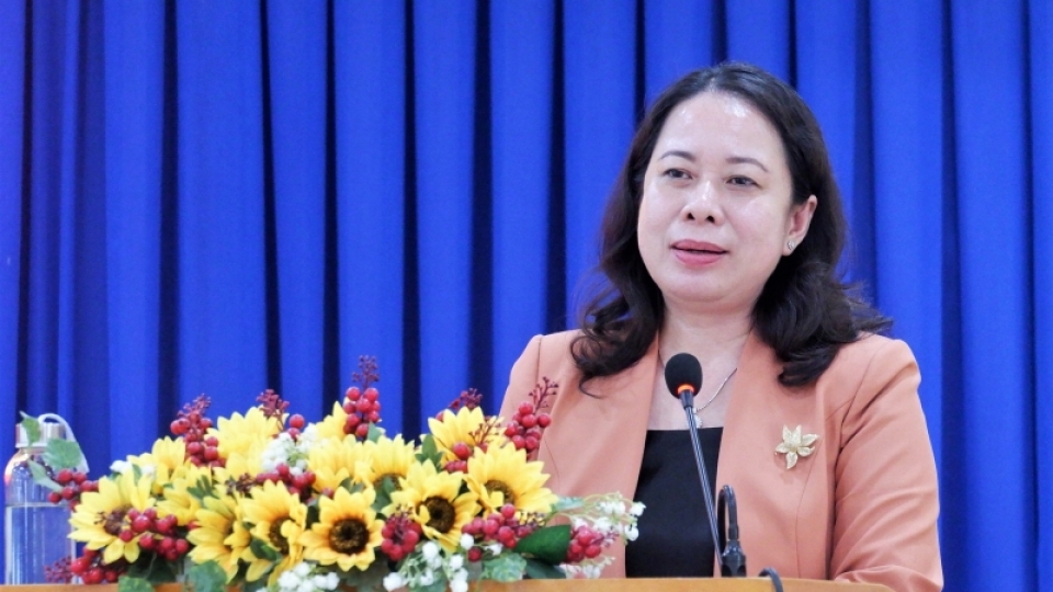 ba_vo_thi_anh_xuan_tiep_xuc_cu_tri_4.jpg