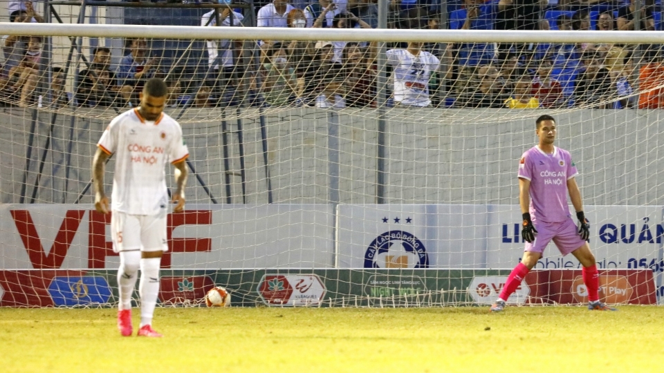 ket qua v-league 2023 top dau bang dong loat thua soc.jpg