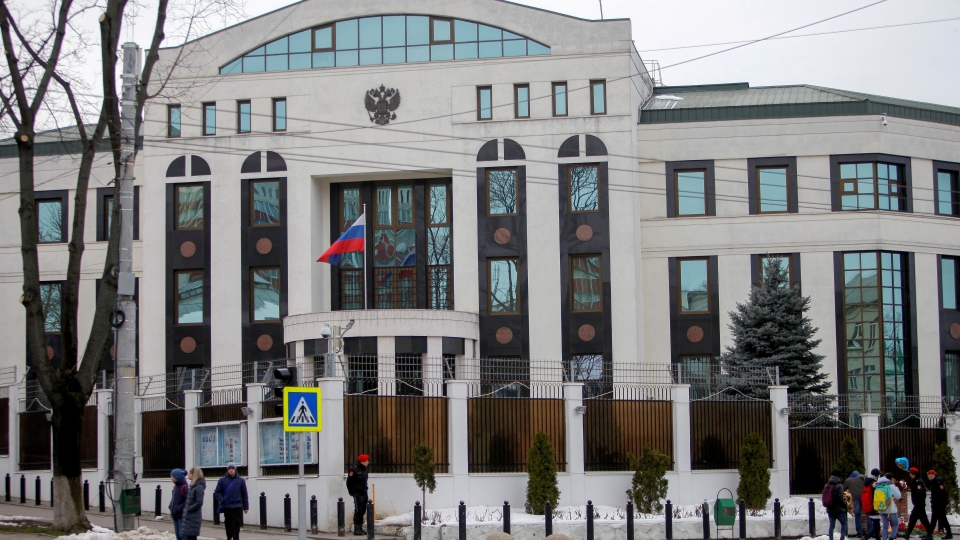 2023-08-14t123141z_1612316038_rc2nn2a0dutx_rtrmadp_3_moldova-russia-diplomats.jpg