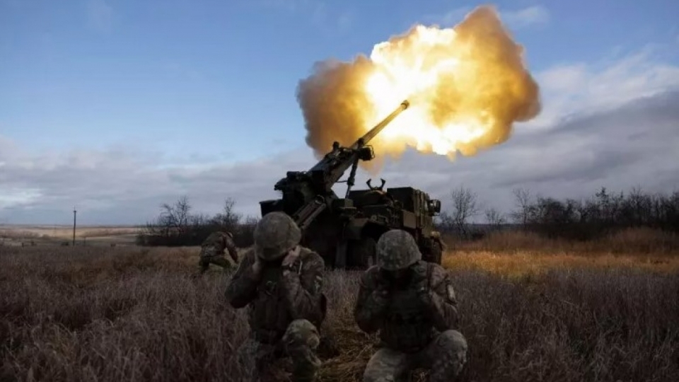 Binh linh Ukraine khai hoa luu phao tu hanh CAESAR o phia Dong Ukraine. Anh AFP.jpg