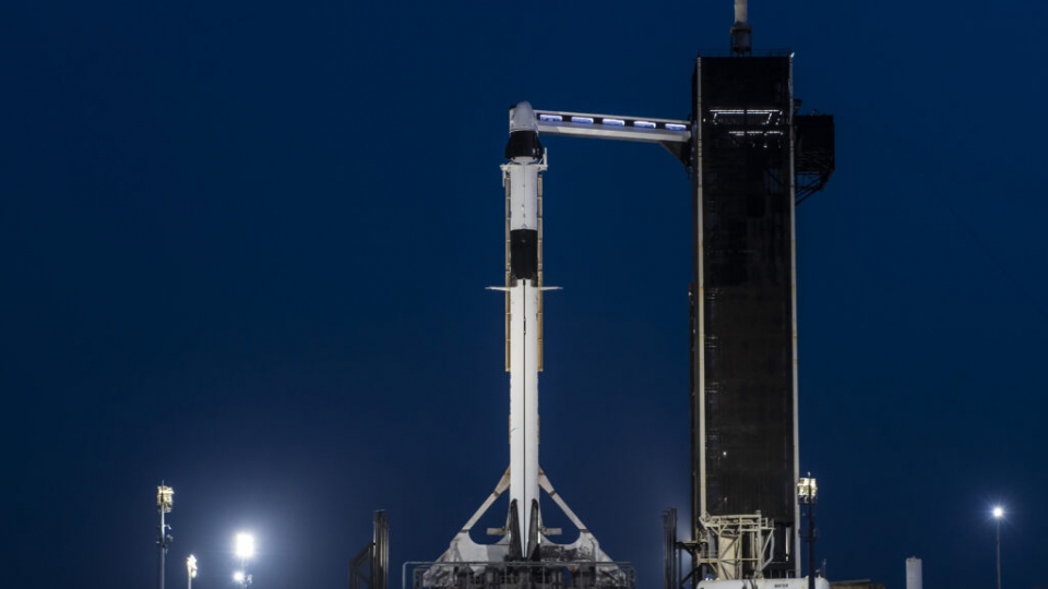Tau vu tru SpaceX Dragon duoc phong tu Trung tam Vu tru Kennedy. Anh SpaceX.jpg