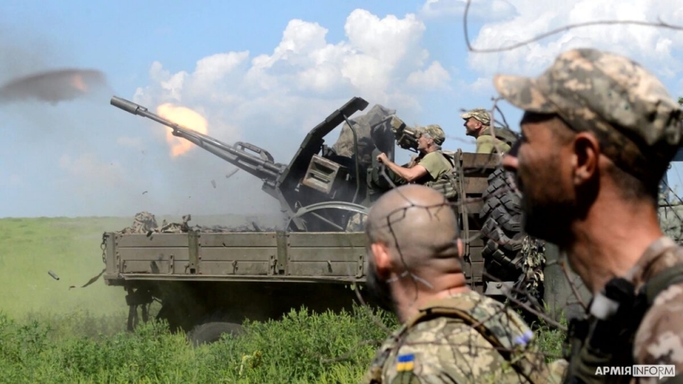 ukraine_su_dung_sung_may_zu-23-2.jpg